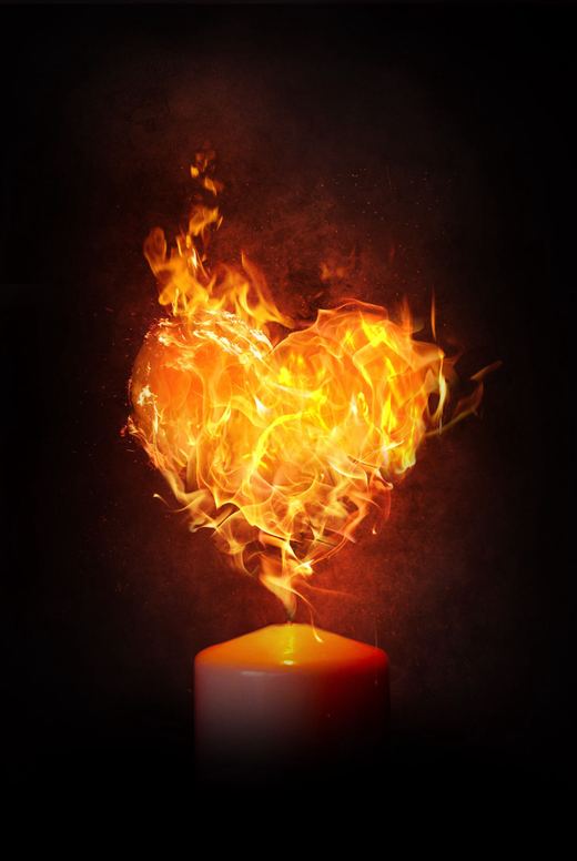 Coração em chamas sobre uma vela acesa, simbolizando o amor reacendido